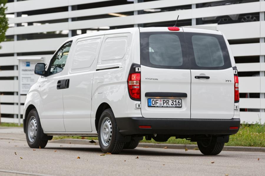  Hyundai H-1 Van (TQ) 2016 года  (фото 13 из 26)
